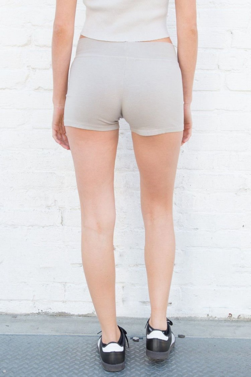 Short Brandy Melville Madelyn Beige | NCM-37201210